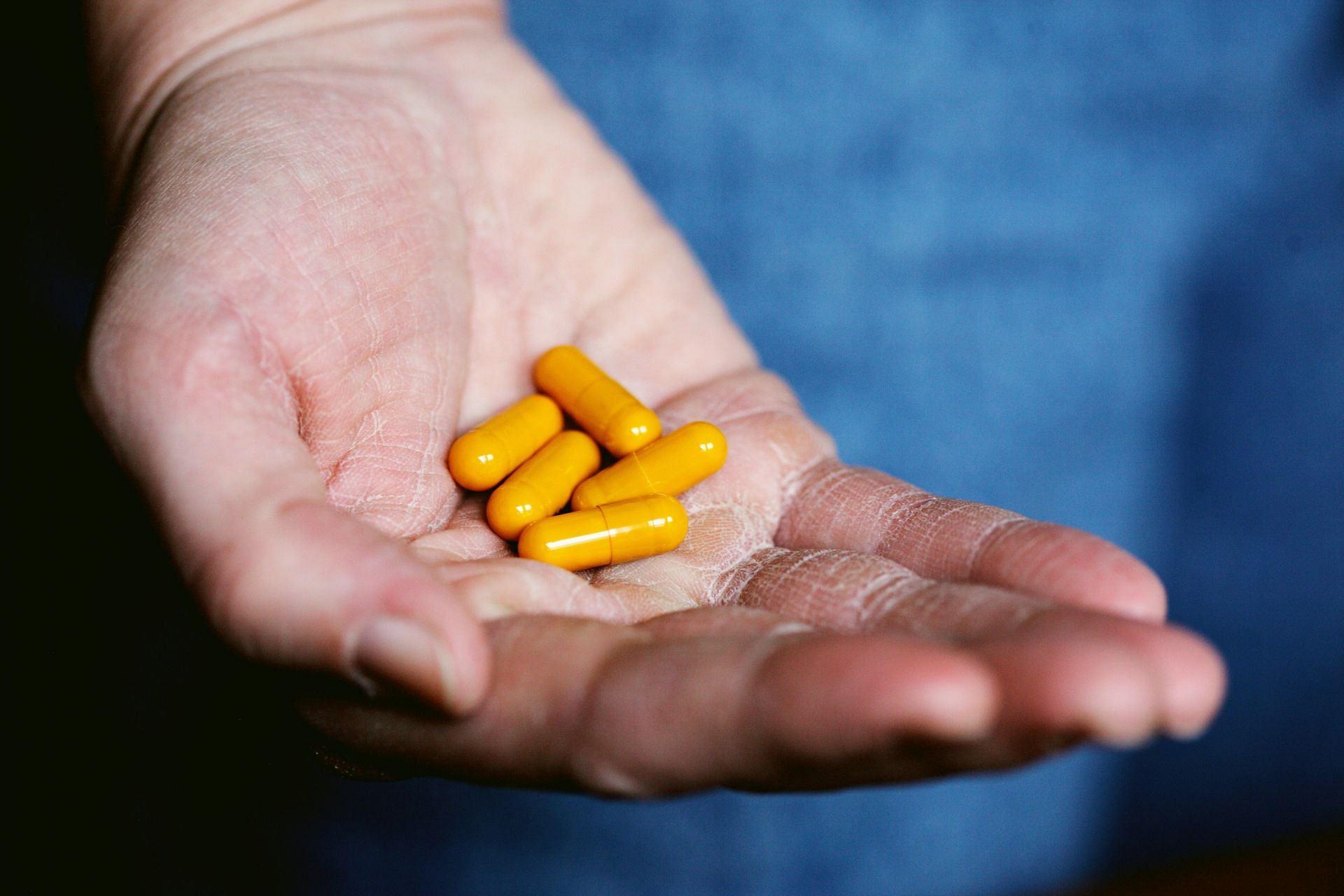 Folate pills can be taken orally to avoid folate deficiency. (Image by Alexander Grey/Unsplash)